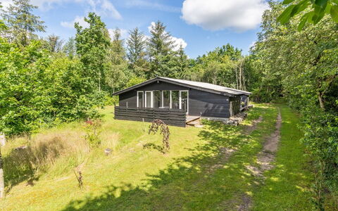 Vitus - 30Km from the Sea: Toit, Maison, Domicile, Chalet, Porte, Siding, Plate-Forme, Porche, Planche, Dur