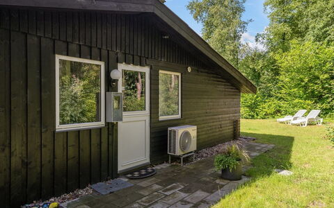 Vitus - 30Km from the Sea: Toit, Maison, Domicile, Chalet, Porte, Siding, Plate-Forme, Porche, Planche, Dur