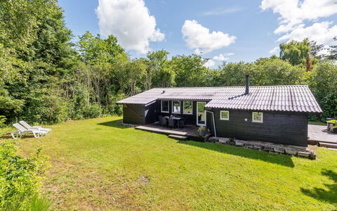 Vitus - 30Km from the Sea: Toit, Maison, Domicile, Chalet, Porte, Siding, Plate-Forme, Porche, Planche, Dur