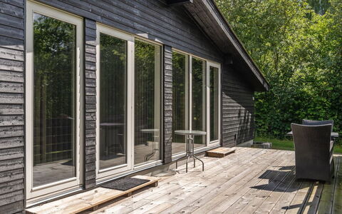 Vitus - 30Km from the Sea: Toit, Maison, Domicile, Chalet, Porte, Siding, Plate-Forme, Porche, Planche, Dur