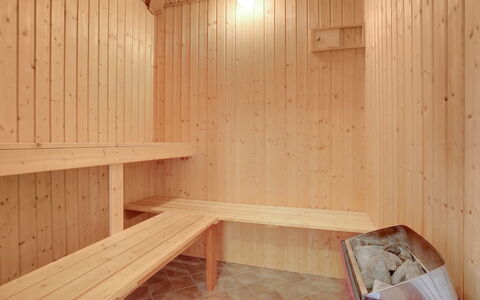 Anica - 29Km from the Sea: Chalet, Domicile, Maison, Toit, Porche, Biens, Siding, Batiments Jardin, Ferme, Cour