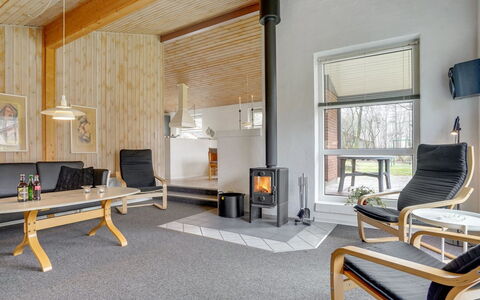 Bosi - 28Km from the Sea: Meubles, Design Intérieur, Sol, Bois, Sol, Plafond, Parquet, Chaise, Table, Éclairage