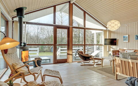 Swarte - 30Km from the Sea: Design Intérieur, Bois, Plafond, Sol, Meubles, Sol, Domicile, Salon, Luminaire, Chaise