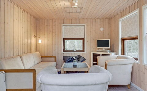 Swarte - 30Km from the Sea: Bois, Sol, Design Intérieur, Meubles, Sol, Pièce, Plafond, Domicile, Salon, Tache De Bois