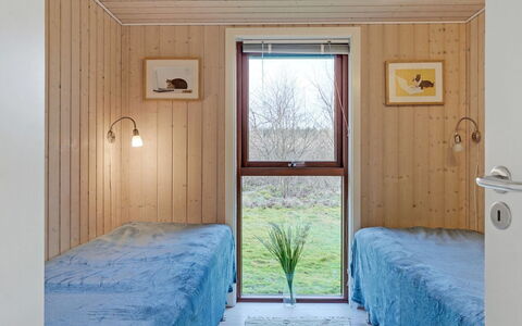 Swarte - 30Km from the Sea: Bois, Chambre, Plafond, Sol, Sol, Design Intérieur, Lit, Pièce, Drap De Lit, Literie