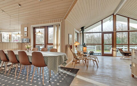 Swarte - 30Km from the Sea: Bois, Plafond, Design Intérieur, Meubles, Sol, Sol, Salon, Domicile, Chaise, Table Cuisine Et Salle A Manger