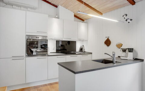 Massie - 30Km from the Sea: Cuisine, Appareil De Cuisine, Comptoir, Design Intérieur, Principaux Appliance, Sol, Plafond, Bois, Meubles, Cabinetry