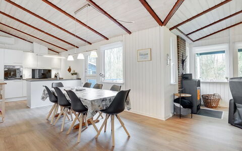 Massie - 30Km from the Sea: Maison, Domicile, Toit, Chalet, Biens, Aménagement Paysager, Batiments Jardin, Siding, Ferme