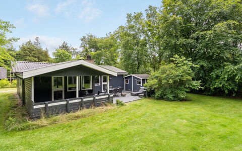 Massie - 30Km from the Sea: Maison, Domicile, Toit, Chalet, Biens, Aménagement Paysager, Batiments Jardin, Siding, Ferme