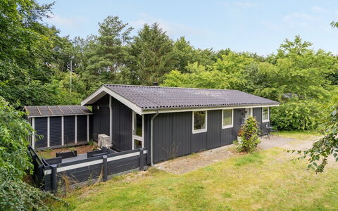Massie - 30Km from the Sea: Chalet, Domicile, Maison, Toit, Porche, Biens, Siding, Batiments Jardin, Ferme, Cour