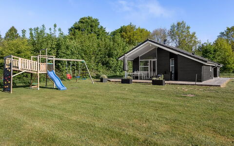 Estrid - 30Km from the Sea: Toit, Maison, Domicile, Chalet, Porte, Siding, Plate-Forme, Porche, Planche, Dur