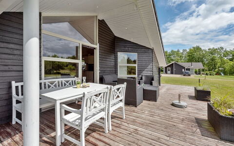 Estrid - 30Km from the Sea: Toit, Maison, Domicile, Chalet, Porte, Siding, Plate-Forme, Porche, Planche, Dur