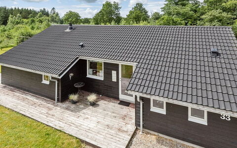 Estrid - 30Km from the Sea: Toit, Maison, Domicile, Chalet, Porte, Siding, Plate-Forme, Porche, Planche, Dur
