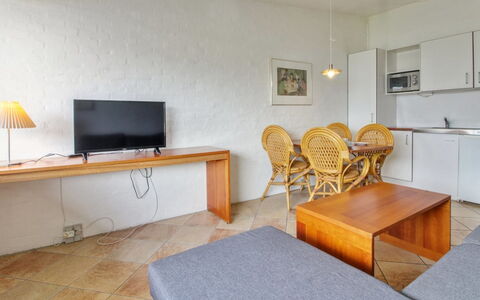 Illughi - 500M from the Sea: Bleu, Arbuste, Chalet, Couverture De Sol, Jardin, Biens, Ombre, Aménagement Paysager, Ferme, Eco Hôtel