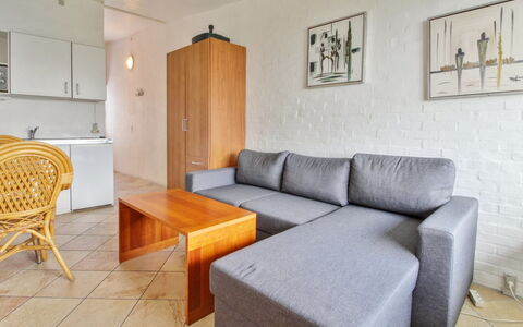 Kerlin - 500M from the Sea: Bleu, Arbuste, Chalet, Couverture De Sol, Jardin, Biens, Ombre, Aménagement Paysager, Ferme, Eco Hôtel