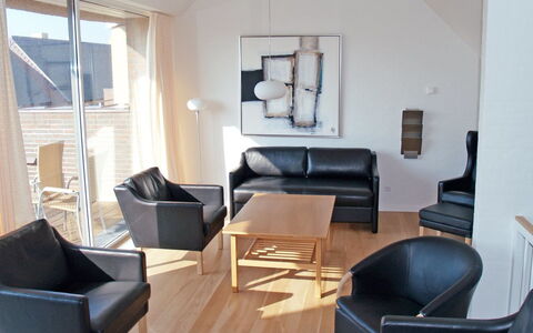 Fanny - 2Km from the Sea: Meubles, Design Intérieur, Sol, Sol, Bois, Chaise, Salon, Pièce, Canapé, Club Président