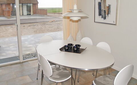 Fanny - 2Km from the Sea: Meubles, Sol, Sol, Design Intérieur, Bois, Table, Chaise, Éclairage, Table Cuisine Et Salle A Manger, Salle À Manger