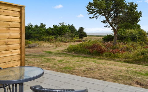 Baltser - 5Km from the Sea: Bleu, Arbuste, Chalet, Couverture De Sol, Jardin, Biens, Ombre, Aménagement Paysager, Ferme, Eco Hôtel