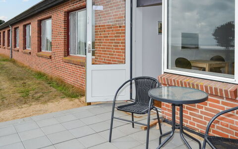 Baltser - 5Km from the Sea: Bleu, Arbuste, Chalet, Couverture De Sol, Jardin, Biens, Ombre, Aménagement Paysager, Ferme, Eco Hôtel