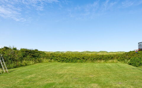Guder - 500M from the Sea: Toit, Maison, Lot Terre, Domicile, Chalet, Biens, Batiments Jardin, Ombre, Cabane En Rondins, Aménagement Paysager