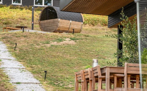 Ahmik - 200M from the Sea: Toit, Maison, Lot Terre, Domicile, Chalet, Biens, Batiments Jardin, Ombre, Cabane En Rondins, Aménagement Paysager