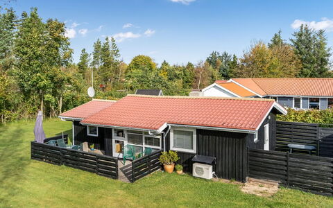 Karelia - 800M from the Sea: Piscine, Mobilier De Jardin, Meubles, Recours, Dalle, Eco Hôtel, Ombre, Chaise, Loisir, Biens