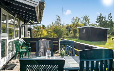 Karelia - 800M from the Sea: Piscine, Mobilier De Jardin, Meubles, Recours, Dalle, Eco Hôtel, Ombre, Chaise, Loisir, Biens