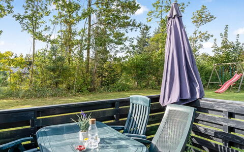 Karelia - 800M from the Sea: Piscine, Mobilier De Jardin, Meubles, Recours, Dalle, Eco Hôtel, Ombre, Chaise, Loisir, Biens