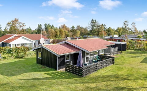 Karelia - 800M from the Sea: Piscine, Mobilier De Jardin, Meubles, Recours, Dalle, Eco Hôtel, Ombre, Chaise, Loisir, Biens