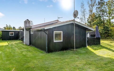 Karelia - 800M from the Sea: Piscine, Mobilier De Jardin, Meubles, Recours, Dalle, Eco Hôtel, Ombre, Chaise, Loisir, Biens