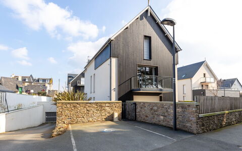 Les Cyprès: Bâtiment, Fenêtre, Confort, Bois, Télévision, Salon, Design Intérieur, Maison, Canapé, Sol