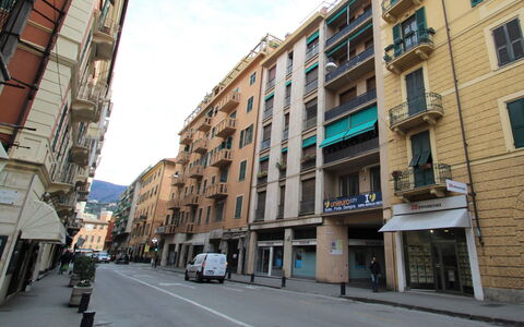 Rapallo 260: Bâtiment, Fenêtre, Confort, Bois, Télévision, Salon, Design Intérieur, Maison, Canapé, Sol