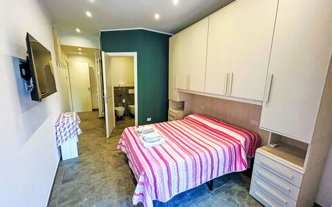 Rapallo 260: Sol, Sol, Design Intérieur, Chambre, Meubles, Lit, Plafond, Pièce, Drap De Lit, Literie