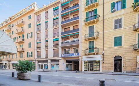 Rapallo 260: Bâtiment, Fenêtre, Jour, Propriété, Plante, Ciel, Design Urbain, Condominium, Bloc Tour, Zone Résidentielle