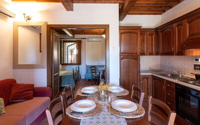 Il Lago 630.3: Meubles, Propriété, Table, Cabinetry, Comptoir, Bois, Design Intérieur, Chaise, Salon, Éclairage