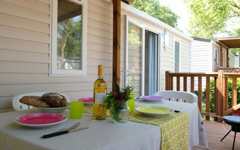 Camping Free Beach: Canapé, Meubles, Propriété, Table, Cadre, Fenêtre, Bleu Azur, Design Intérieur, Éclairage, Confort