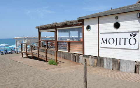 Marina di Bibbona 673: Ciel, Propriété, Plante, Nuage, L'Eau, Fenêtre, Plage, Bâtiment, Bois, Paysage