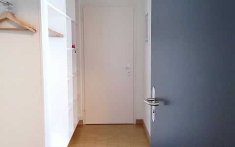 Tgiesa Canols: Bois, Porte, Matériel De La Propriété, Sol, Composite, Bâtiment, Plafond, Symétrie