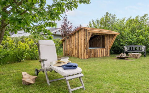Evangelia - 1.2Km from the Sea: Toit, Maison, Lot Terre, Domicile, Chalet, Biens, Batiments Jardin, Ombre, Cabane En Rondins, Aménagement Paysager
