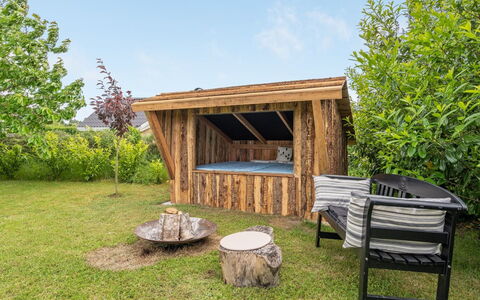 Evangelia - 1.2Km from the Sea: Toit, Maison, Lot Terre, Domicile, Chalet, Biens, Batiments Jardin, Ombre, Cabane En Rondins, Aménagement Paysager