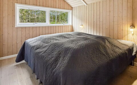 Arnika - 28Km from the Sea: Bois, Sol, Chambre, Plafond, Sol, Design Intérieur, Lit, Parquet, Pièce, Drap De Lit