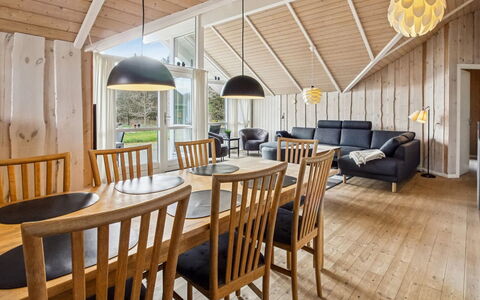 Arnika - 28Km from the Sea: Meubles, Design Intérieur, Sol, Bois, Sol, Plafond, Parquet, Chaise, Table, Éclairage