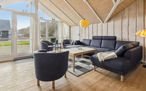 Arnika - 28Km from the Sea: Meubles, Design Intérieur, Sol, Bois, Sol, Plafond, Parquet, Chaise, Table, Éclairage