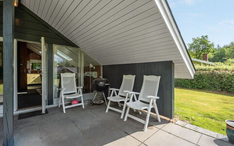 Leonard - 30Km from the Sea: Bois, Siding, Domicile, Toit, Chalet, Ombre, Dur, Planche, Porche, Biens