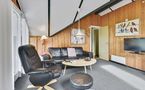 Leonard - 30Km from the Sea: Design Intérieur, Plafond, Sol, Sol, Meubles, Pièce, Chaise, Salon, Luminaire, Daylighting