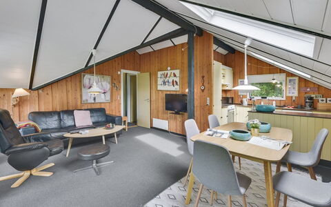 Leonard - 30Km from the Sea: Chaise, Plafond, Conception, Salon, Dur, Tache De Bois, Cabane En Rondins, Daylighting, Batiments Jardin