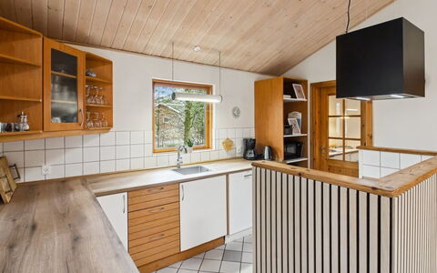 Absalon - 29Km from the Sea: Cuisine, Bois, Sol, Design Intérieur, Comptoir, Meubles, Sol, Cabinetry, Plafond, Appareil De Cuisine