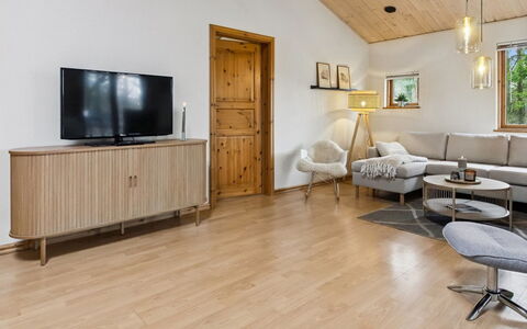 Absalon - 29Km from the Sea: Meubles, Design Intérieur, Sol, Sol, Canapé, Bois, Plafond, Parquet, Salon, Table
