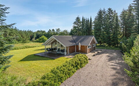 Lisel - 25Km from the Sea: Domicile, Chalet, Porche, Dur, Siding, Plate-Forme, Ombre, Planche, Biens, Batiments Jardin