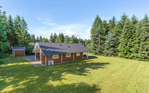 Lisel - 25Km from the Sea: Domicile, Chalet, Porche, Dur, Siding, Plate-Forme, Ombre, Planche, Biens, Batiments Jardin